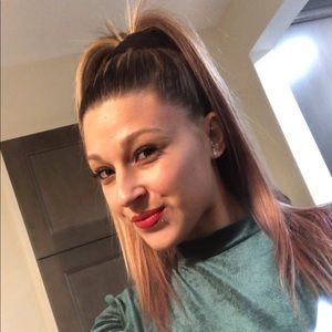 Meet your Posher, Angelia